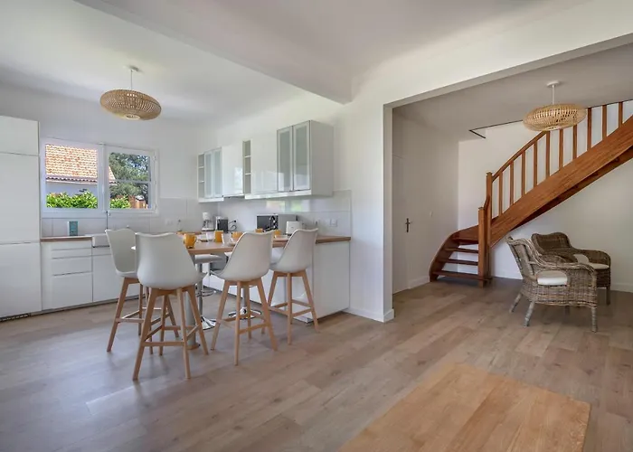 Maison à 350m Du Centre De Pour 6 Hébergement de vacances *