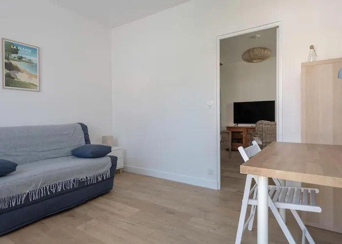 Holiday home Maison A 350m Du Centre De Pour 6