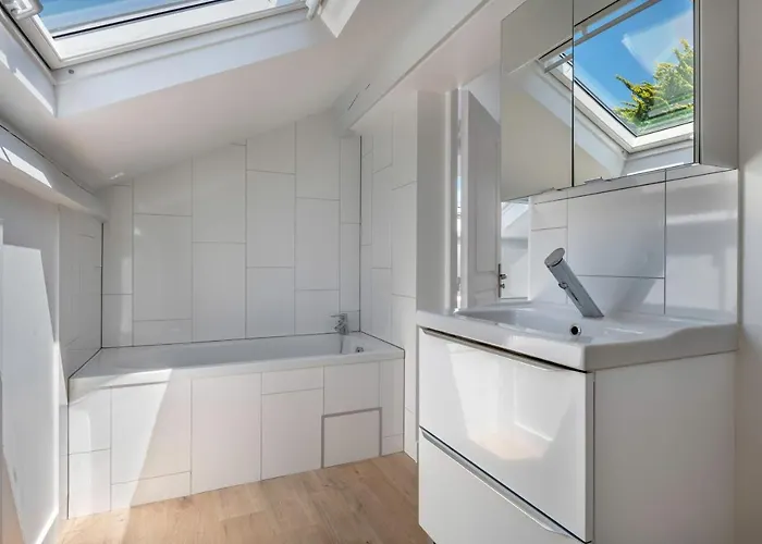 Holiday home Maison A 350m Du Centre De Pour 6